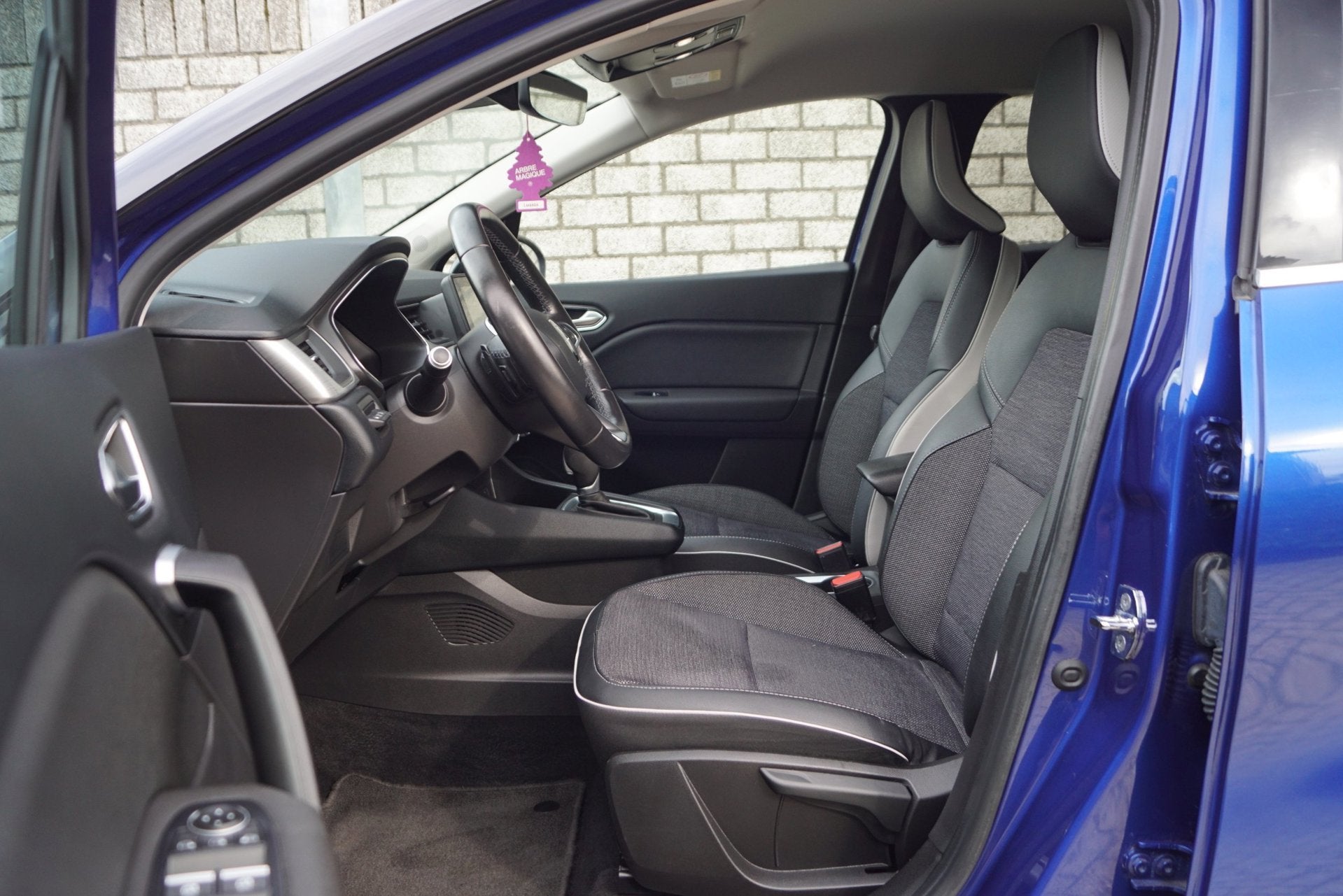 Foto 4 van Renault Captur 1.3 TCe 130 Intens Autom Half Leder/Stof Spor