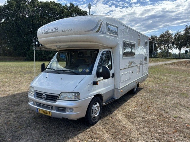 Fiat Ducato camper - Stapelbed - 6 persoons - familiecamper, Caravans en Kamperen, Campers, Buitenlamp, Alkoof, Ringverwarming