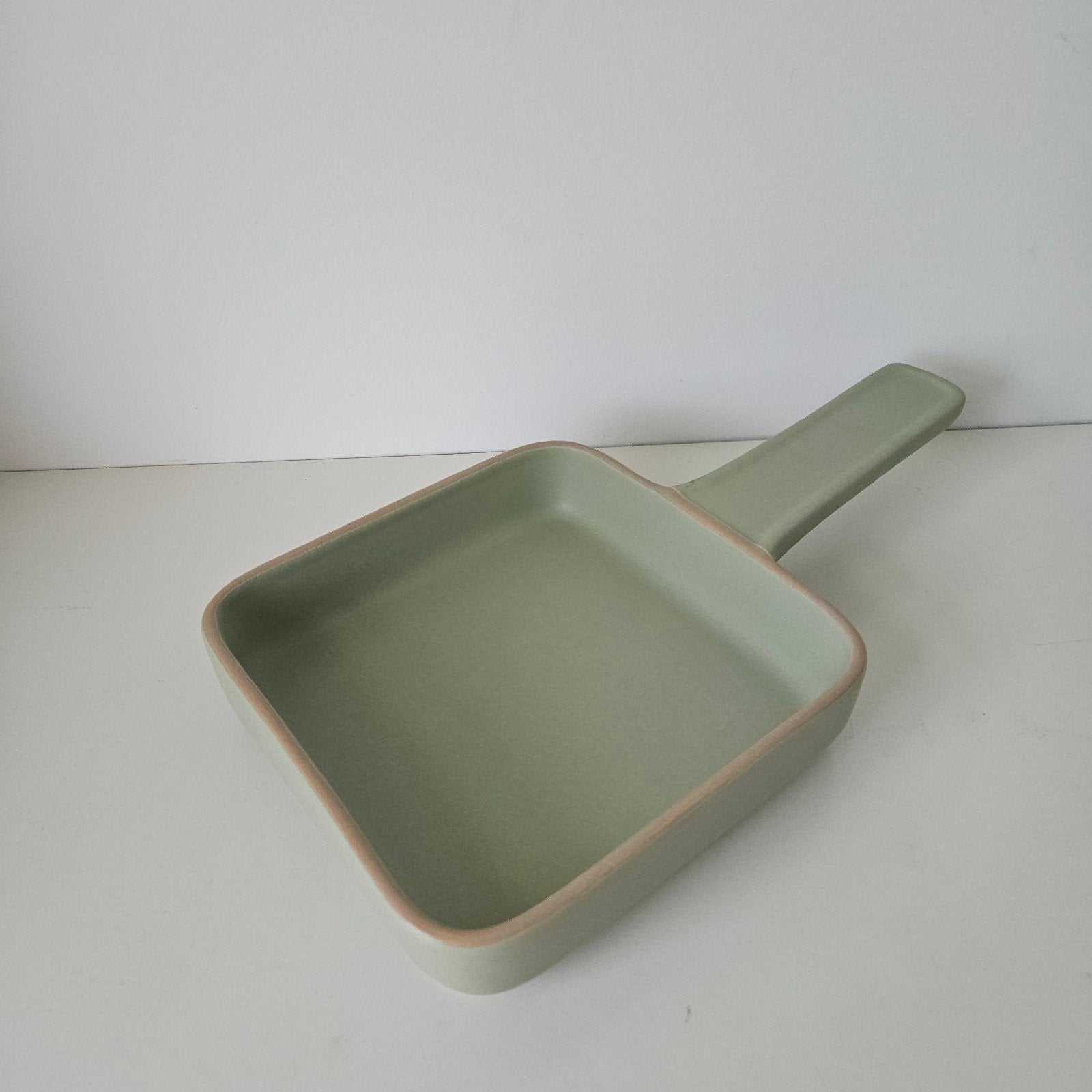 Bitabla Keramische Ovenschaal met Handvat - Saliegroen, Ophalen of Verzenden, Zo goed als nieuw, Steen/keramiek, Groen