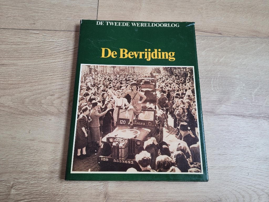 De Tweede Wereldoorlog - De Bevrijding ~ HH8010, Ophalen of Verzenden, Tweede Wereldoorlog, Gelezen, Algemeen