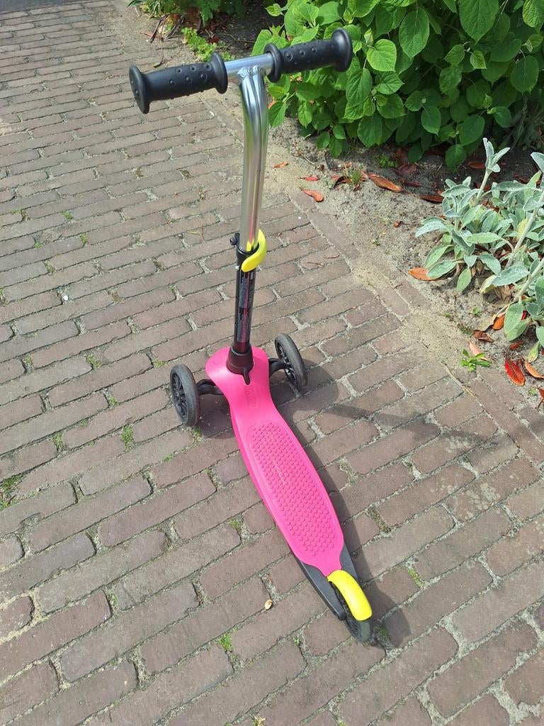 Roze Oxelo step met twee wielen voor, verstelbaar stuur, Ophalen, Gebruikt, Gewone step, Oxelo (Decathlon)