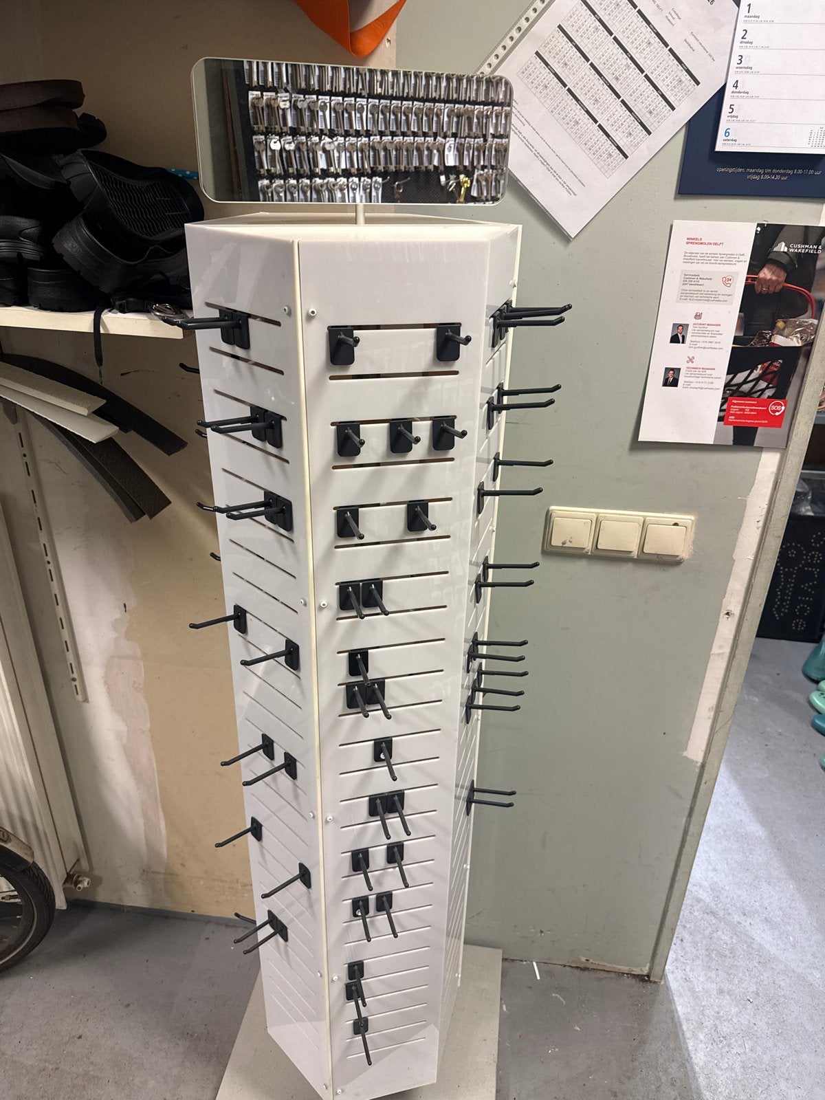 Verkooprek display met haken en spiegel - 1.70m hoog, Ophalen