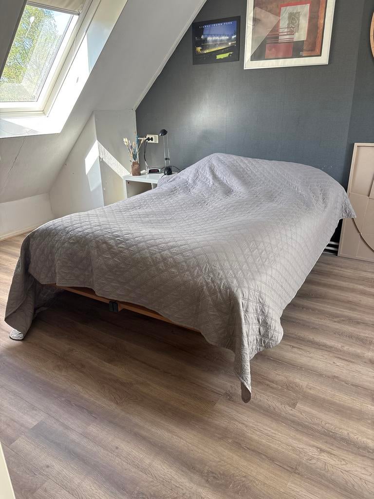 Comfortabel Twijfelaar Bed met Lattenbodem, Huis en Inrichting, Overige materialen, Gebruikt, Bruin, Twijfelaar