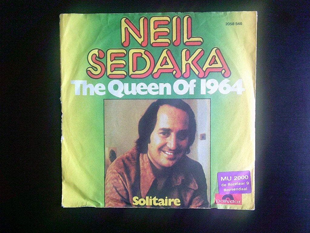 Neil Sedaka - The Queen Of 1964 / Solitaire ( 1975 ), Gebruikt, 7 inch, Ophalen of Verzenden, 1970 - 1979