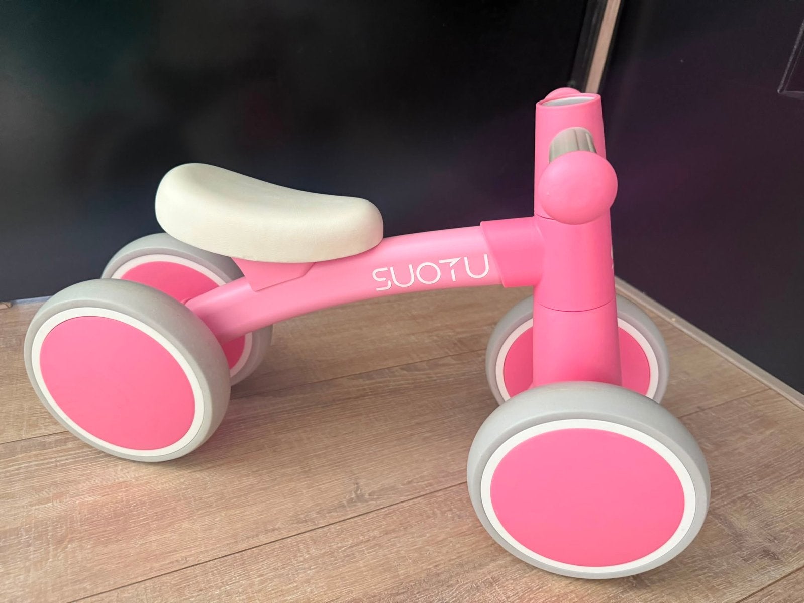 Roze vierwiel loopfietsje SUOTU, Ophalen of Verzenden, Zo goed als nieuw, Loopfiets