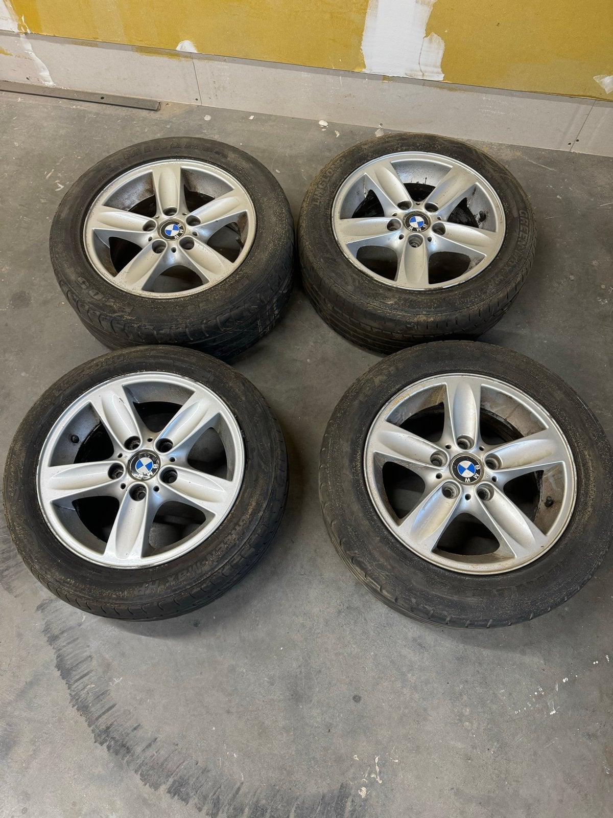Set wielen BMW 1 Serie E87 - 205/55R16, Auto-onderdelen, Banden en Velgen, Ophalen, Gebruikt, 16 inch, Banden en Velgen