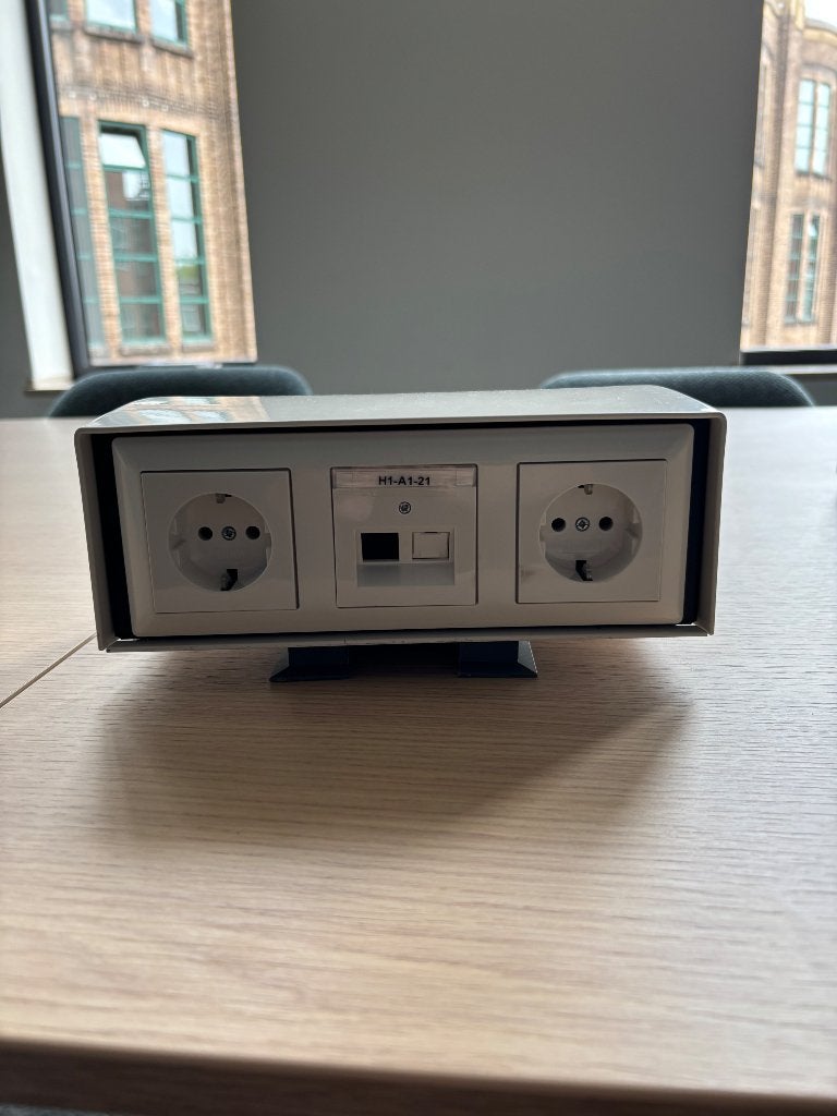 Tafel aansluitmodule met 2 stopcontacten + 2x RJ45 netwerk, Ophalen of Verzenden, Zo goed als nieuw