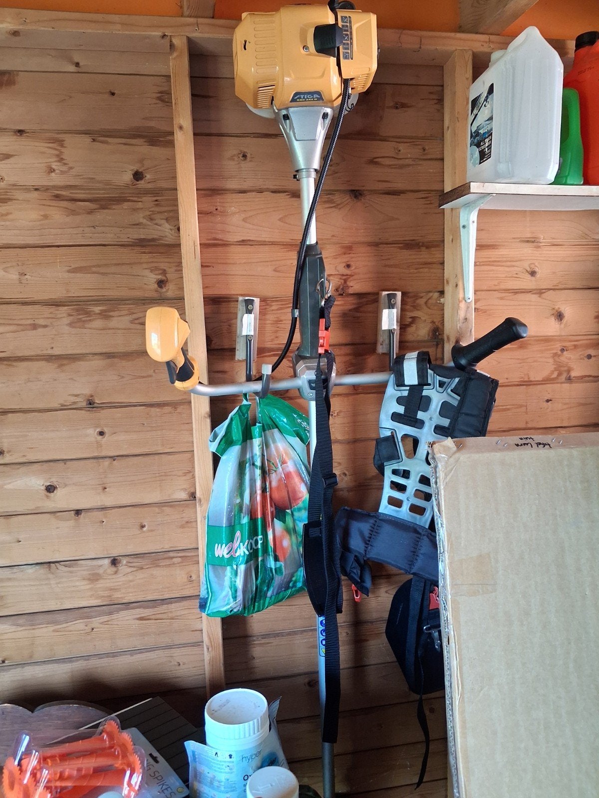 stiga bosmaaier, met accessoires en weinig gebruikt., Ophalen, Zo goed als nieuw, Benzine, Stiga