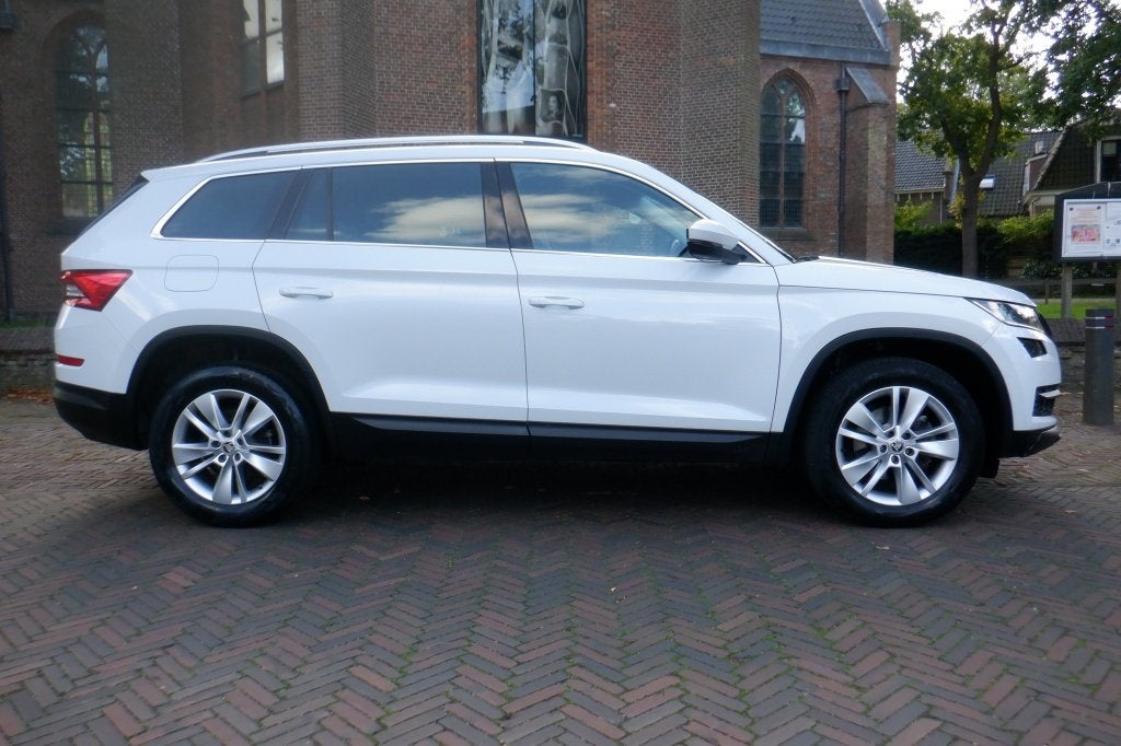Skoda Kodiaq 1.5 TSI 150pk DSG- (bj 2019, automaat), Auto's, Euro 6, 4 cilinders, 7 stoelen, Wit