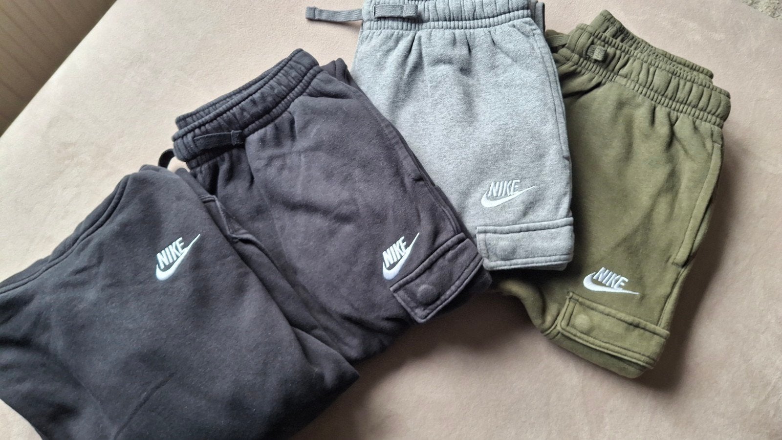 Nike joggingbroeken en hoodie - Maat XL (158-170 cm), Jongen of Meisje, Ophalen of Verzenden, Zo goed als nieuw, Setje
