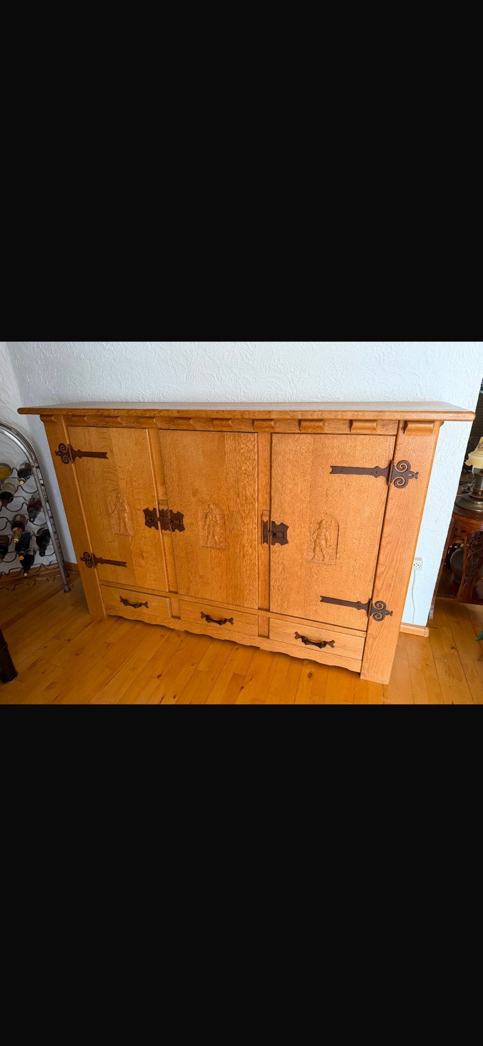 Massief eiken dressoir met handgesmede details, Antiek en Kunst, Antiek | Meubels | Kasten, Ophalen