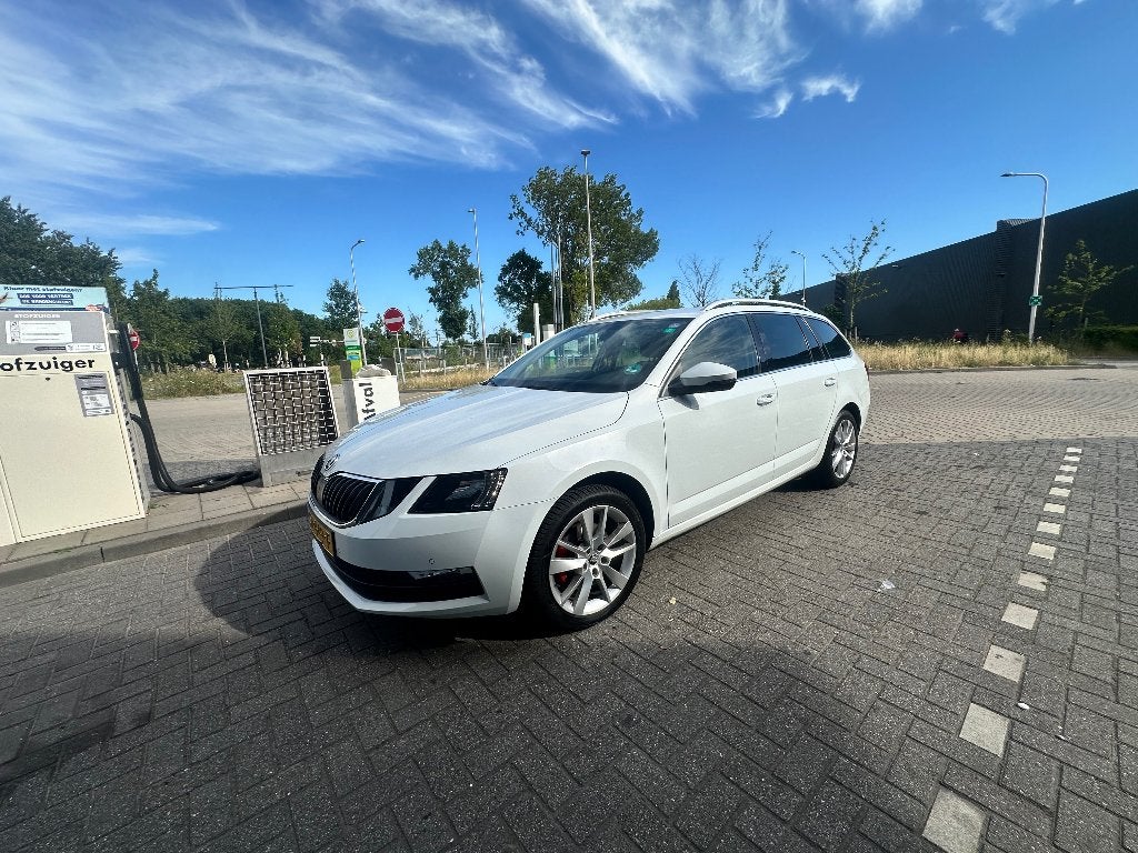 Skoda Octavia 1.4 TSI 110KW Combi 2017 Wit, Auto's, Skoda, Voorwielaandrijving, 4 cilinders, Wit, 19 km/l