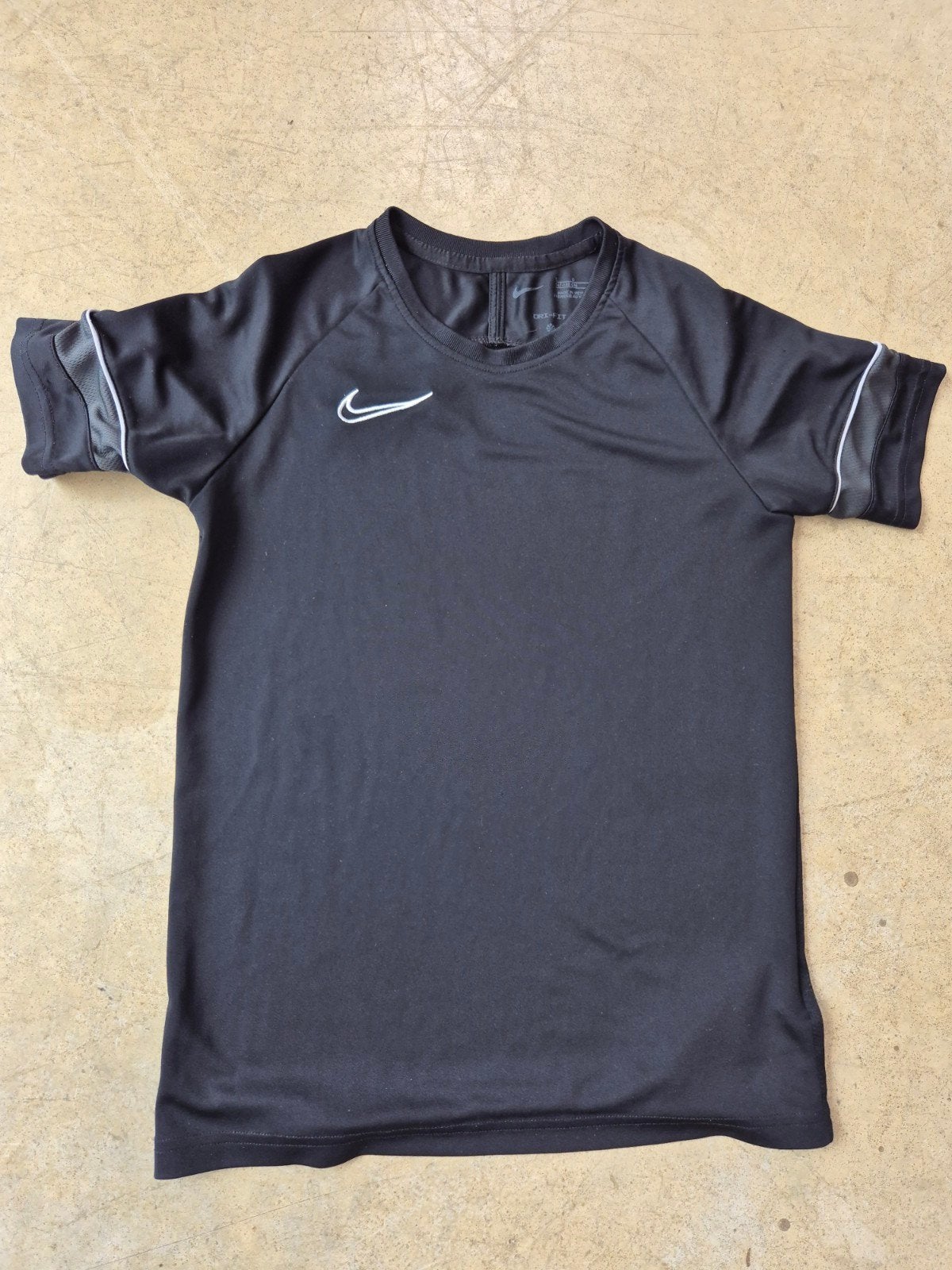 Nike Sportshirt Dri-FIT Zwart maat(147-158 cm), Kinderen en Baby's, Kinderkleding | Maat 158, Ophalen of Verzenden, Zo goed als nieuw