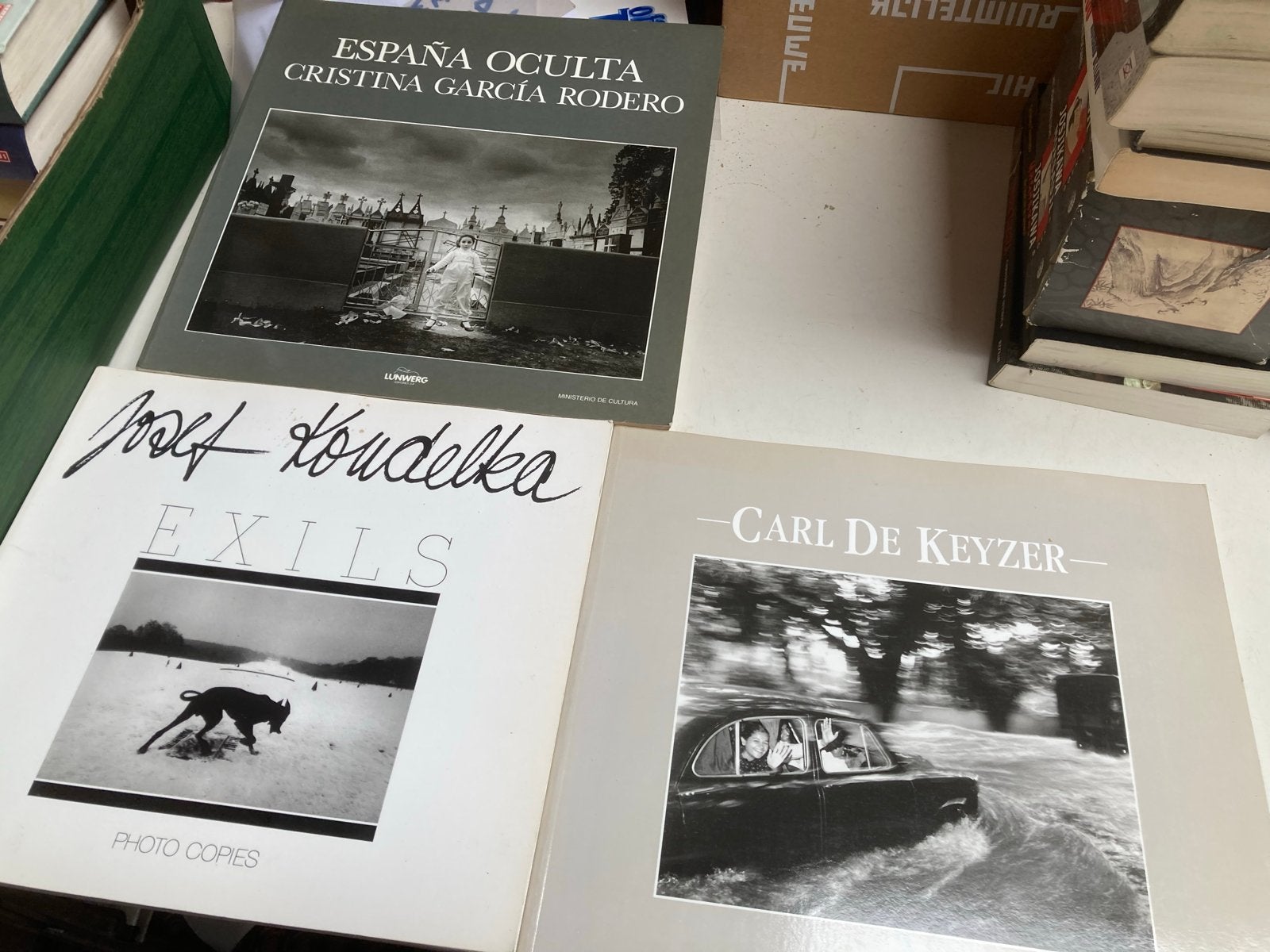 Fotoboeken: Josef Koudelka, Cristina García Rodero, Carl De, Ophalen of Verzenden, Gelezen, Fotografen