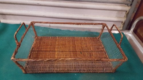 mandje gevlochten riet en ijzerdraad, Ophalen of Verzenden, 'T Olde Gre-j, Info@toldegrej.nl, Endepoelstraat 20f Didam