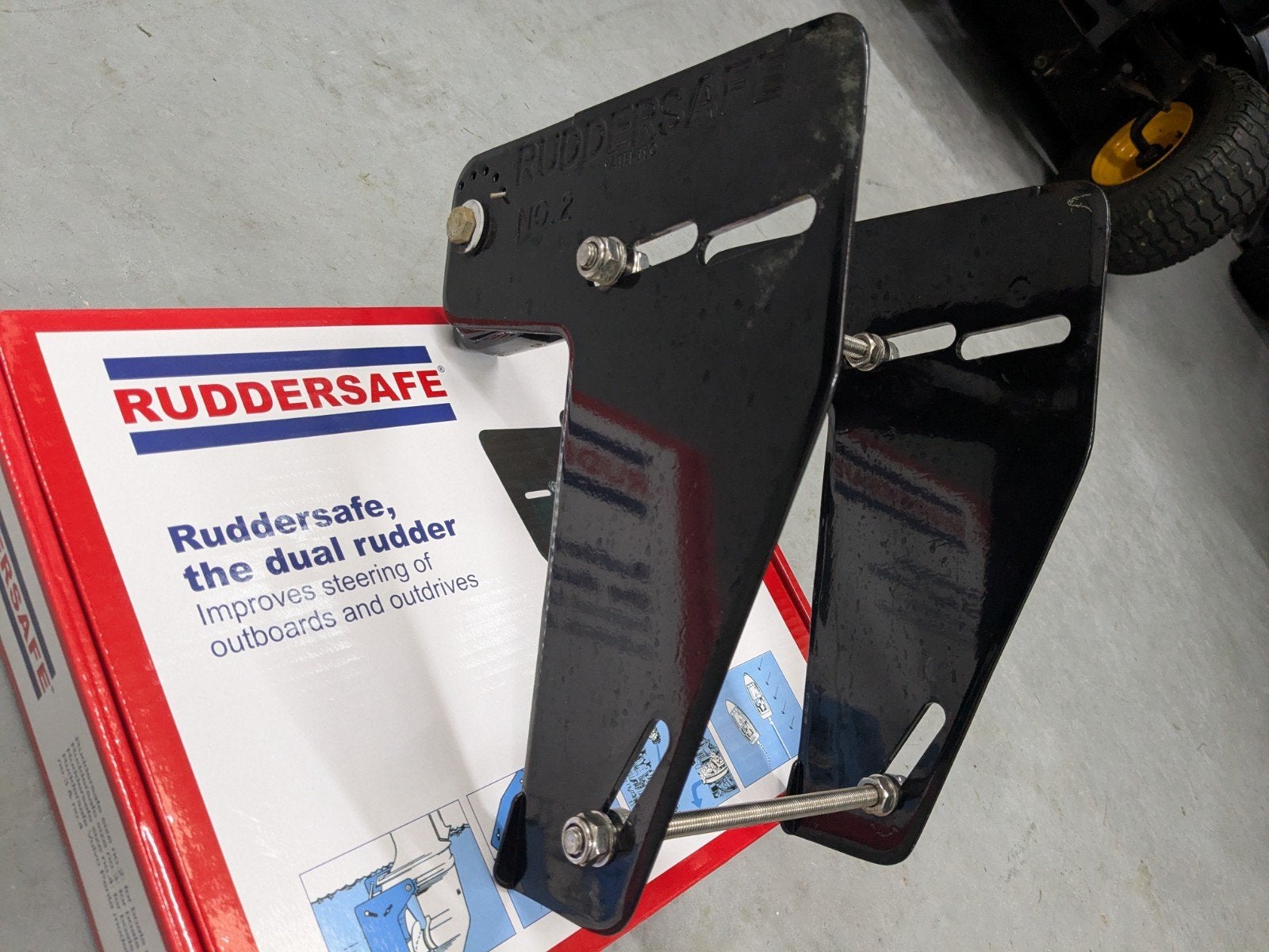 Ruddersafe No. 2 - Dubbel roer voor buitenboordmotoren, Ophalen of Verzenden, Zo goed als nieuw, Overige typen