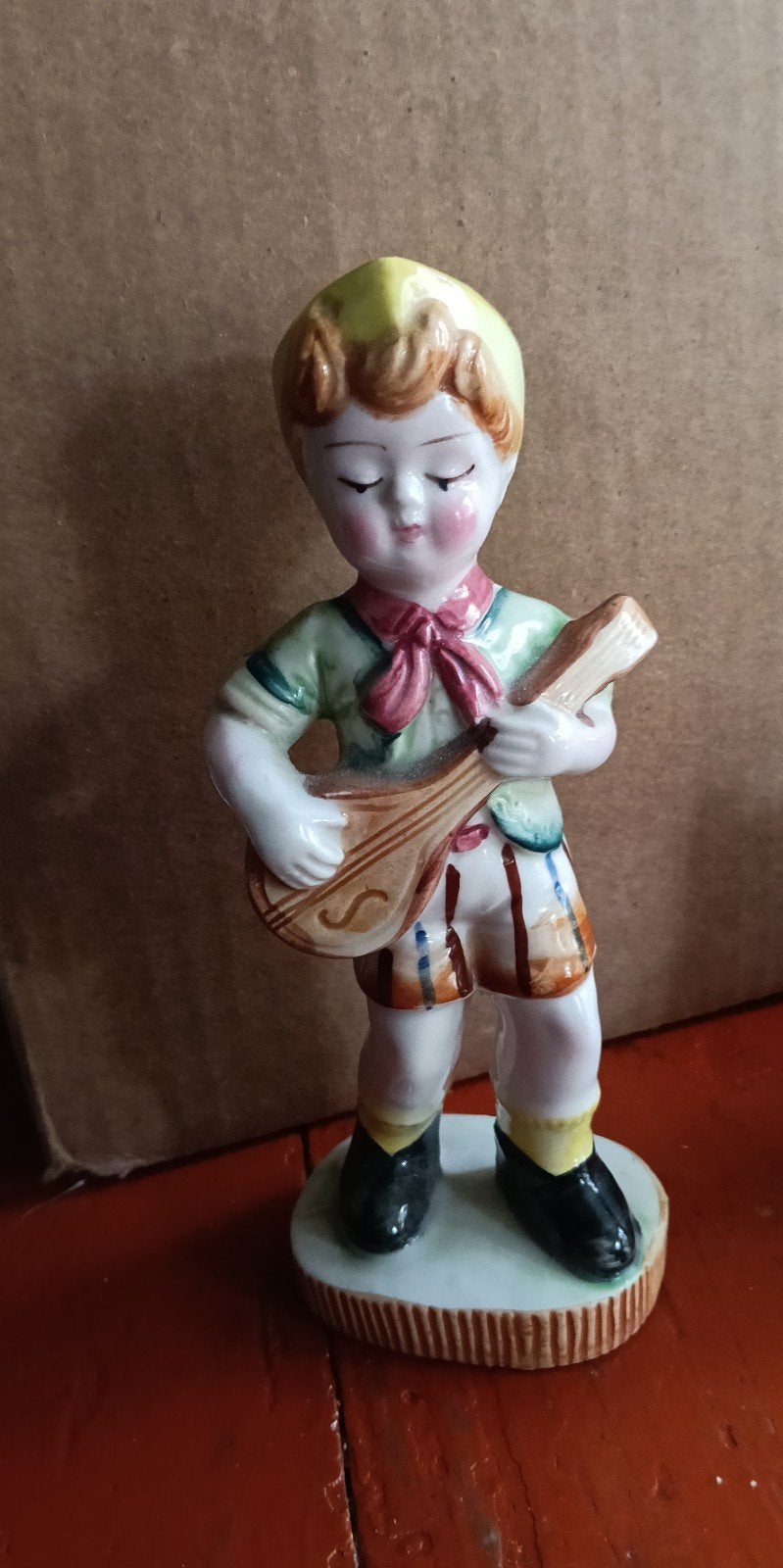 Vintage Porseleinen Beeldje Jongen met Mandoline, Verzamelen, Ophalen of Verzenden, Zo goed als nieuw, Hummel