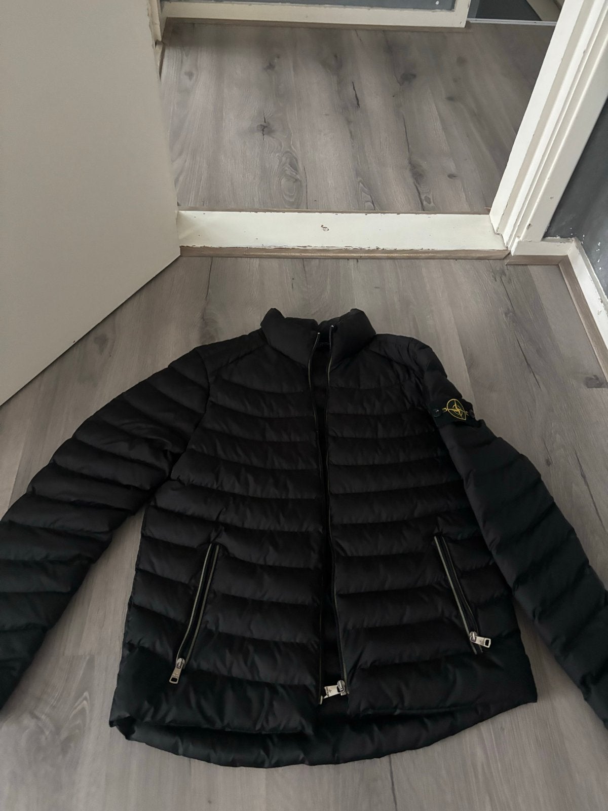 Stone Island Zwarte Puffer Jas - Zo goed als nieuw maat S, Kleding | Heren, Ophalen of Verzenden, Zo goed als nieuw, Maat 46 (S) of kleiner