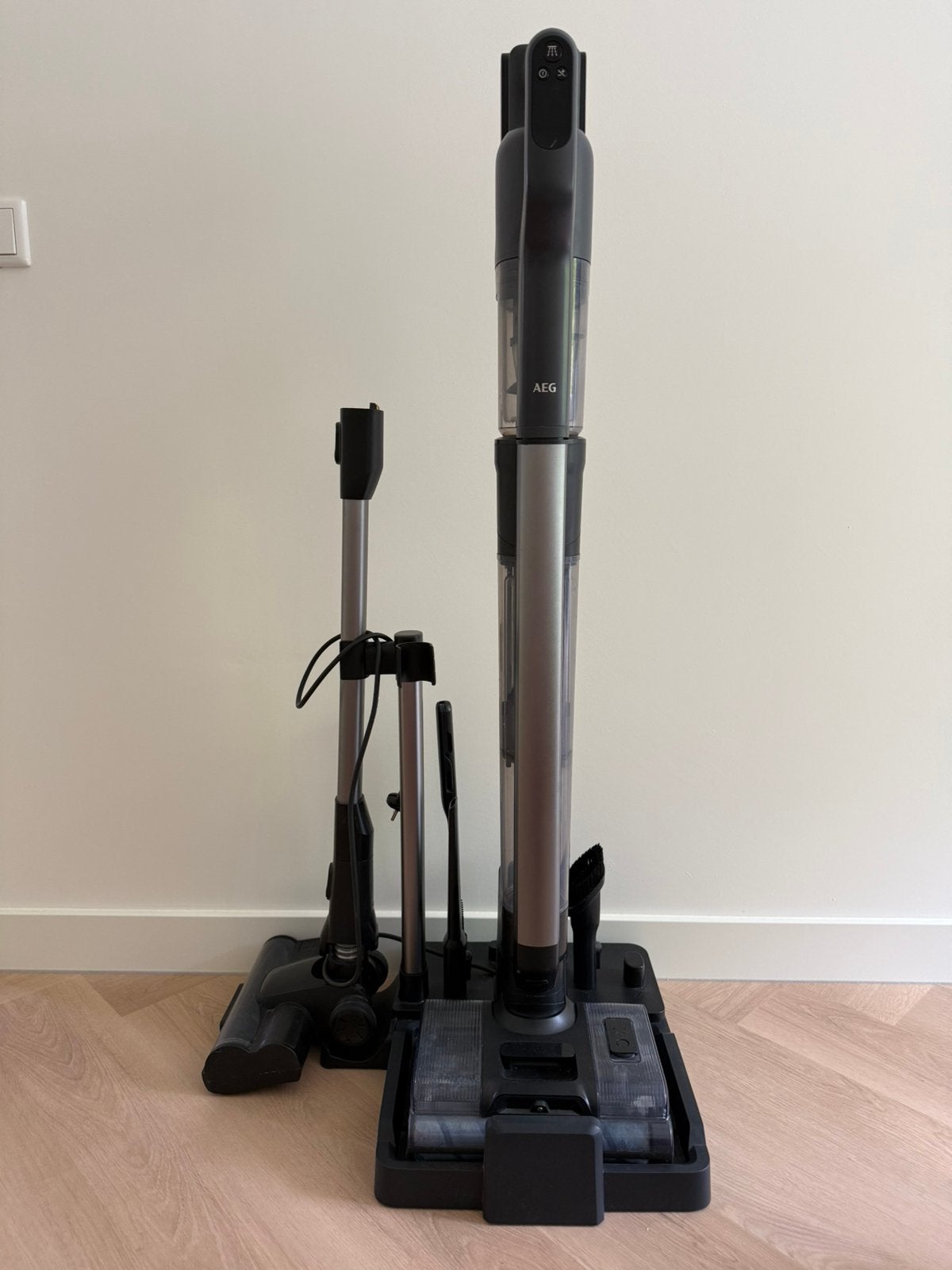 AEG AW82U1DB ULTIMATE 8000 stofzuiger en dweilapparaat in 1, Ophalen, Zo goed als nieuw