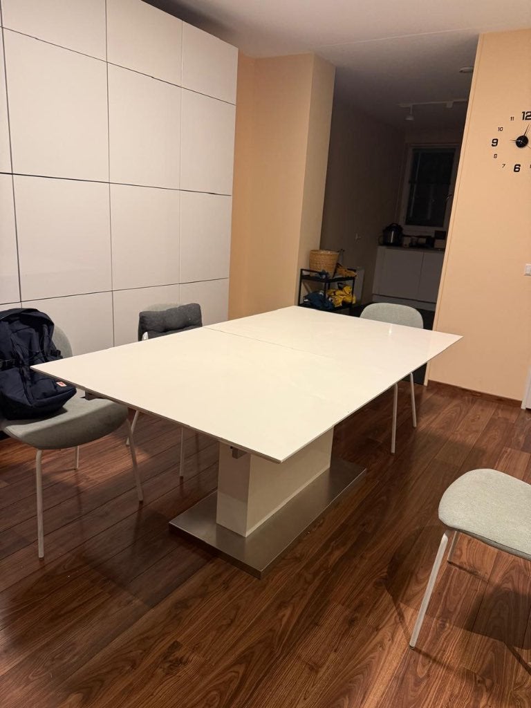Gratis af te halen: Uitschuifbare eettafel (wit), Huis en Inrichting, Ophalen, Gebruikt, 100 tot 150 cm, 200 cm of meer