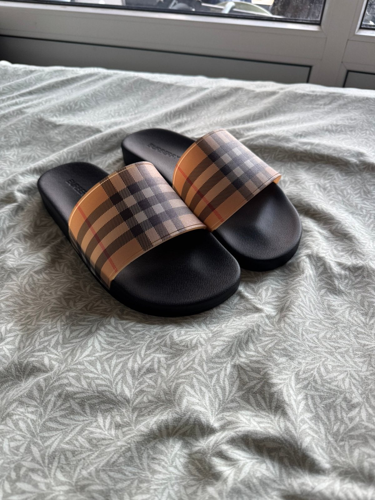 Origineel Burberry Check Slides Archive Beige Maat 45, Zwart, Nieuw, Ophalen, Slippers