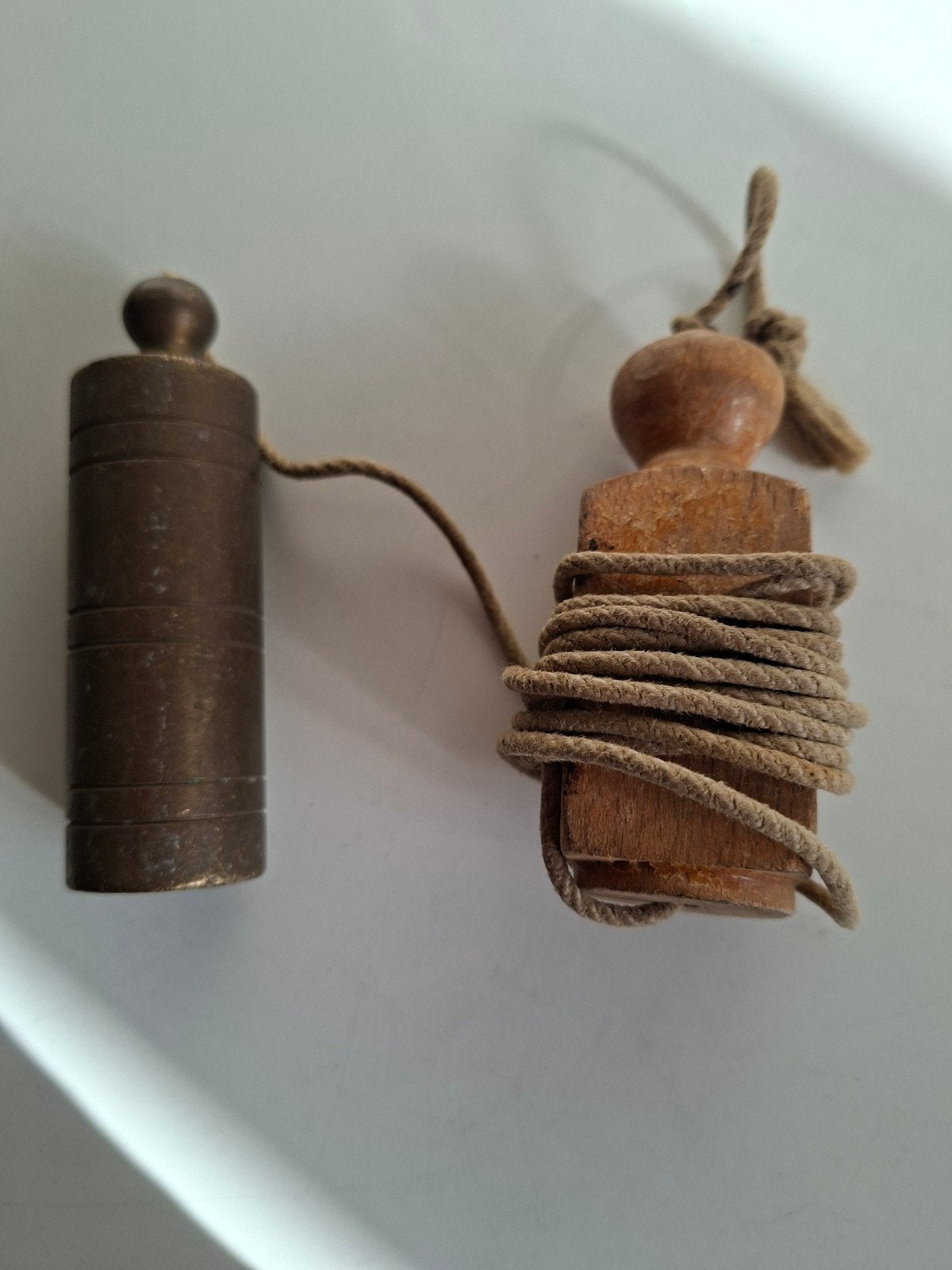 Antiek schietlood met houten klos en koord, Antiek en Kunst, Ophalen of Verzenden