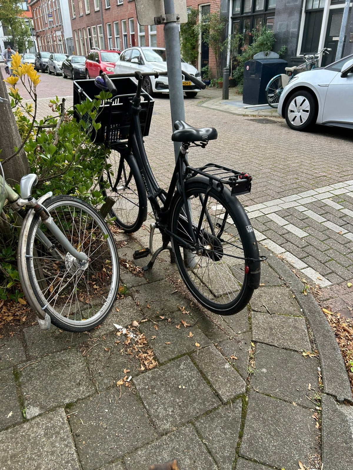Zwarte Cortina fiets met krat zwart met slot, 56 cm of meer, Ophalen, Gebruikt, Terugtraprem