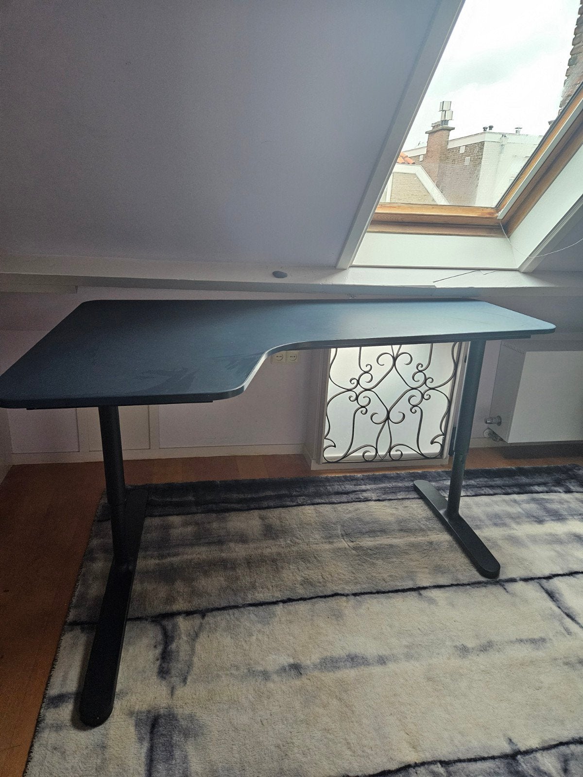 Hoekbureau in hoogte verstelbaar - Donkerblauw/Zwart, Huis en Inrichting, Bureaus, Ophalen, Gebruikt, Spaanplaat of MDF, Hoekbureau