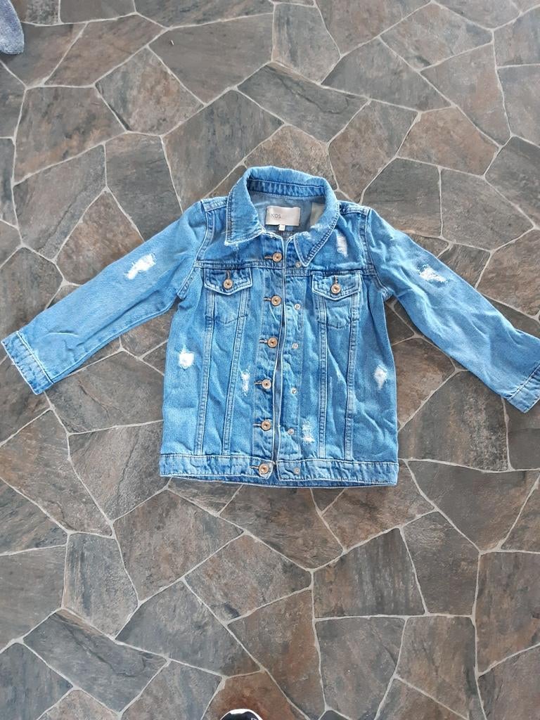 Spijkerjas 122   lang model, Kinderen en Baby's, Kinderkleding | Maat 122, Meisje, Kids Only, Ophalen of Verzenden, Zo goed als nieuw