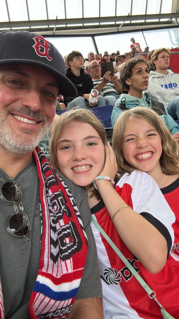 Gezocht. 2 Feyenoord seizoenskaarten in gezinsvak. 1.500 ps, Tickets en Kaartjes, Sport | Voetbal, Seizoenskaart, Twee personen