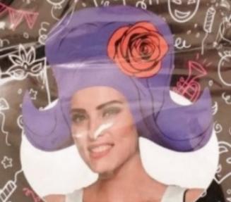 Foam pruik met roos dames, Ophalen of Verzenden, Nieuw, Carnaval, Accessoires