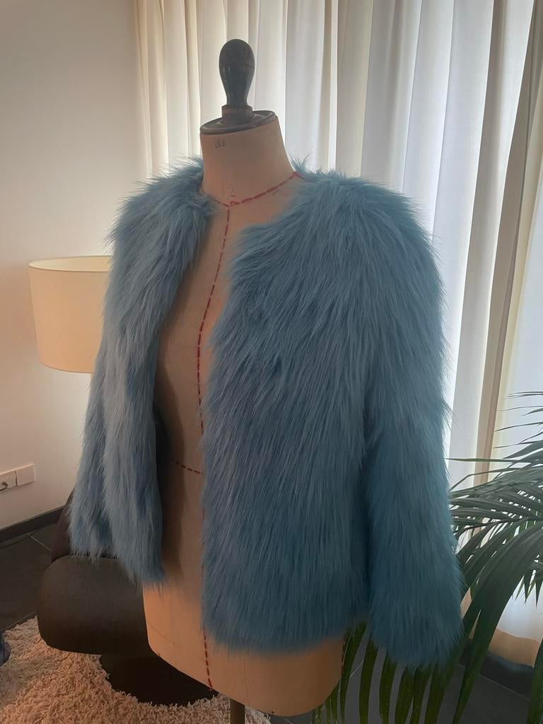 Blauw Faux Fur Jasje Bershka XS - Carnaval/Thema, Blauw, Nieuw, Ophalen of Verzenden, Jasje