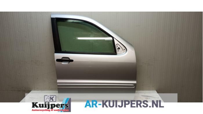 Portier 4Deurs rechts-voor van een Mercedes ML-Klasse (744), Gebruikt, -, Deur, -