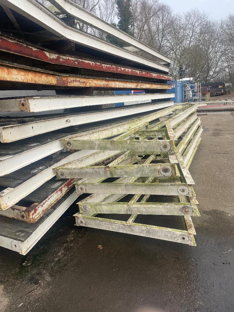 Drijvende steiger en steigerframes jachthaven, Ophalen, Gebruikt