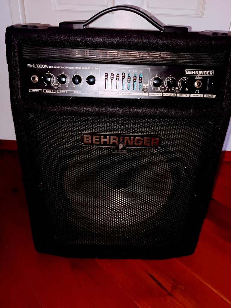 BEHRINGER BXL1800 Bas Versterker, Muziek en Instrumenten, Ophalen, 100 watt of meer