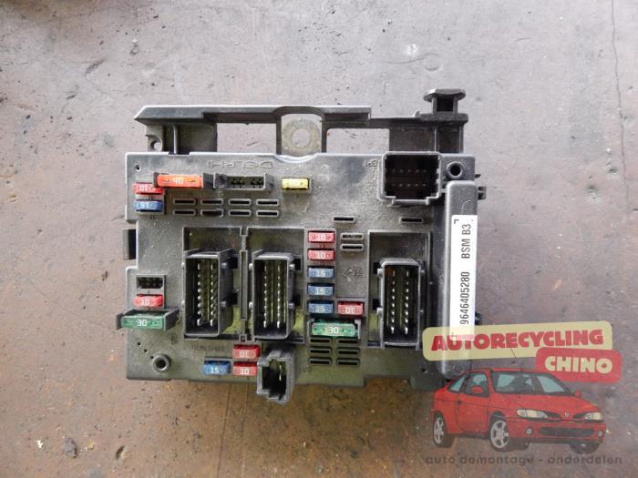 Zekeringkast van een Peugeot 206, Auto-onderdelen, Elektronica en Kabels, Peugeot, Gebruikt, 3 maanden garantie, Ophalen