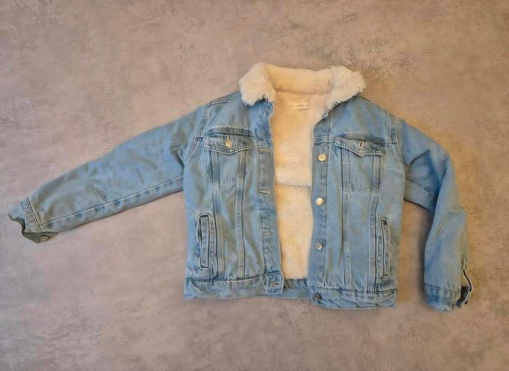 Mooie spijkerjas met teddy voering - Mango mt 134, Kinderen en Baby's, Jongen of Meisje, Mango, Ophalen of Verzenden, Zo goed als nieuw