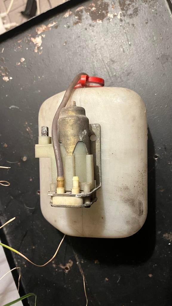 Ruitenwissertank met pomp audi 50 polo 1, Ophalen of Verzenden, Audi