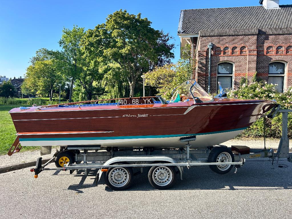 Riva Junior, Ophalen, Zo goed als nieuw, Benzine, Hout