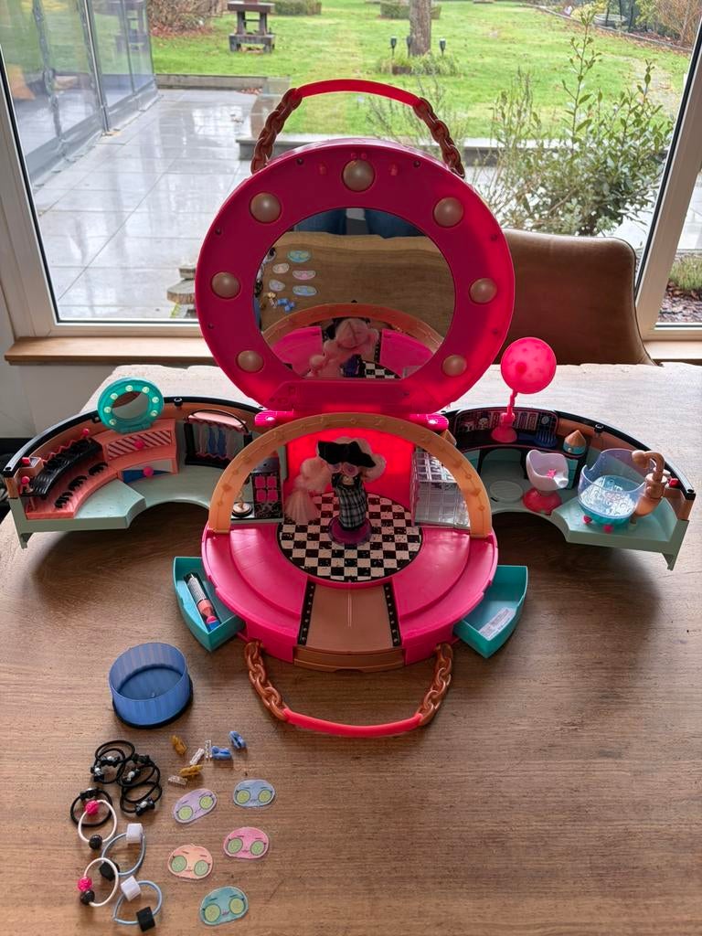L.O.L. Surprise beauty salon met vele accessoires, Ophalen of Verzenden, Zo goed als nieuw, Poppenhuis