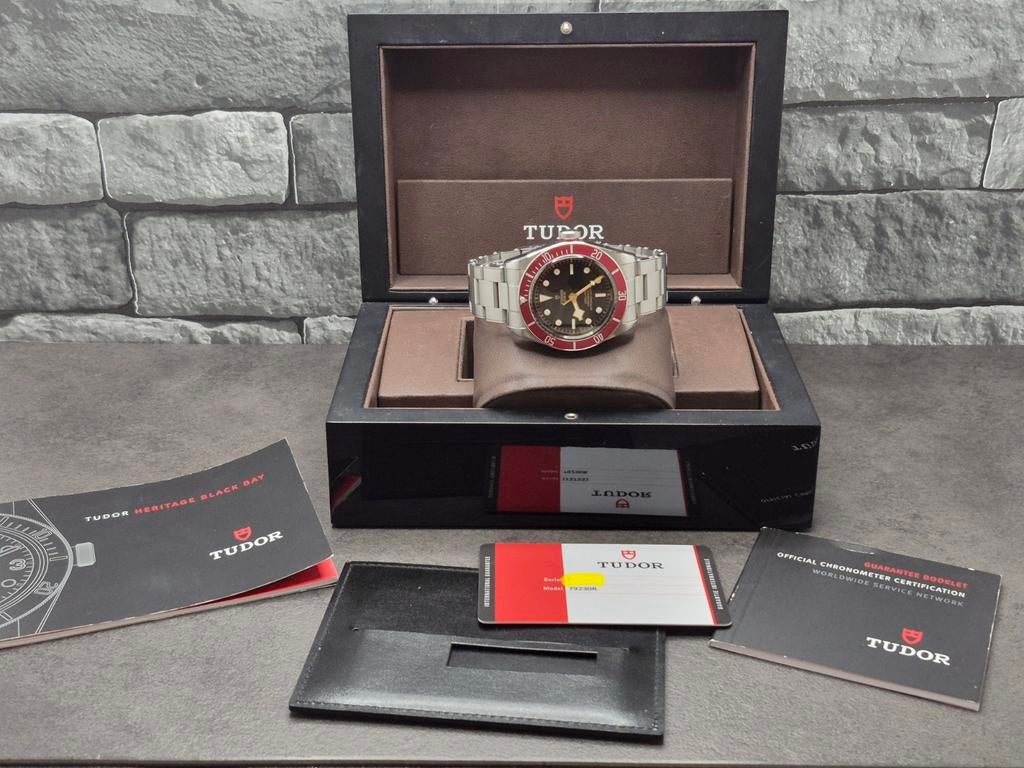 Tudor Black Bay heritage red 41mm, full set 2018 extra band, Overige merken, Staal, Staal, Polshorloge