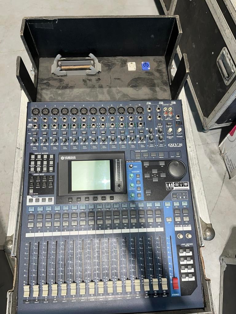 Yamaha 01v96 in flightcase, Muziek en Instrumenten, Mengpanelen, Ophalen, Gebruikt, 20 kanalen of meer