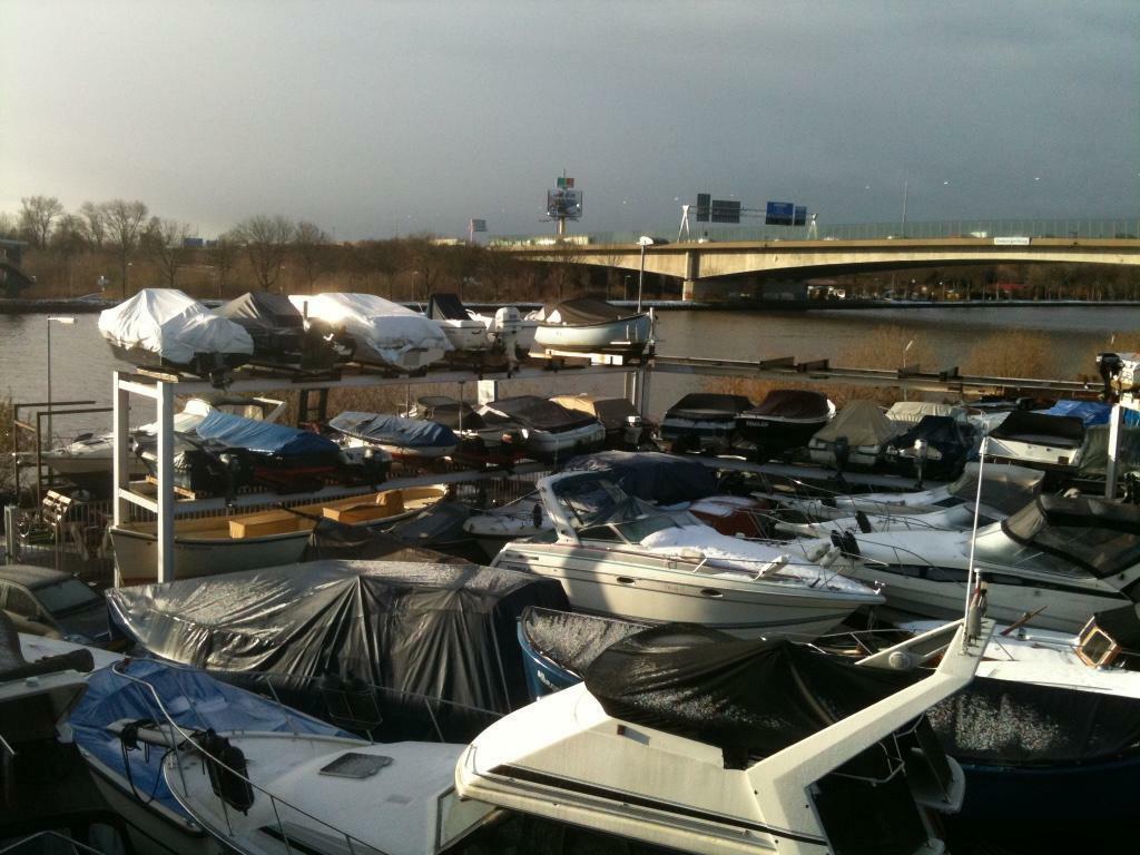 WINTERSTALLING BINNEN/BUITEN TE AMSTERDAM VA € 42,5-- PER M2, Watersport en Boten, Ligplaatsen, Winter, Binnen en Buiten