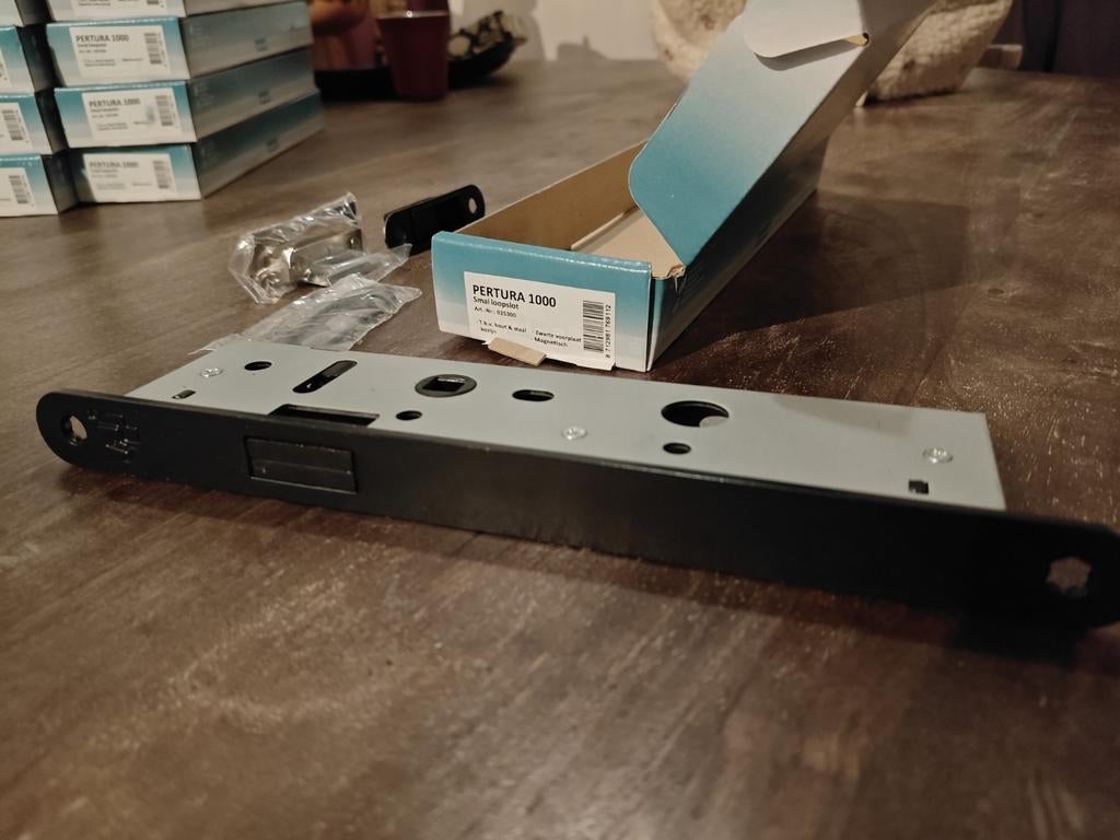 Pertura 1000 insteekslot zwart magnetisch, Ophalen of Verzenden, Nieuw, Rvs, Klink of Kruk