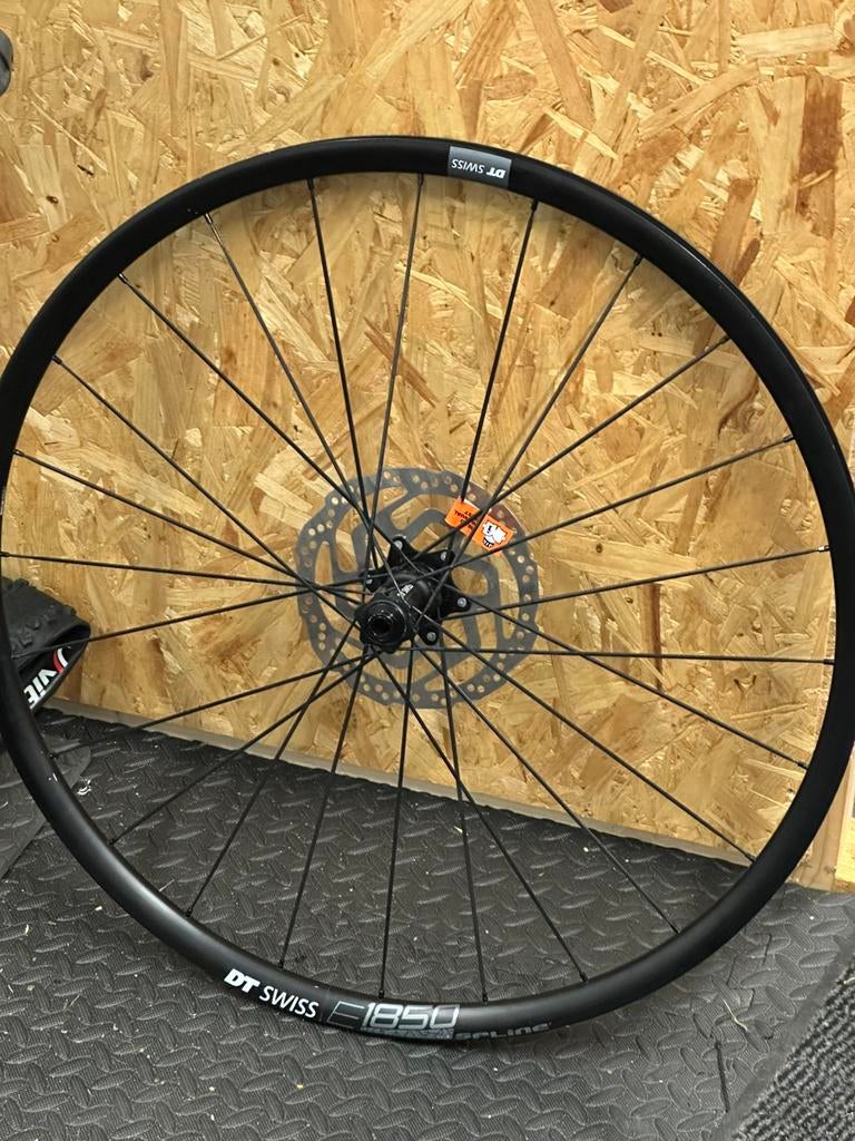 DT SWISS E1850 spline voorwiel, Ophalen, Zo goed als nieuw, Wiel