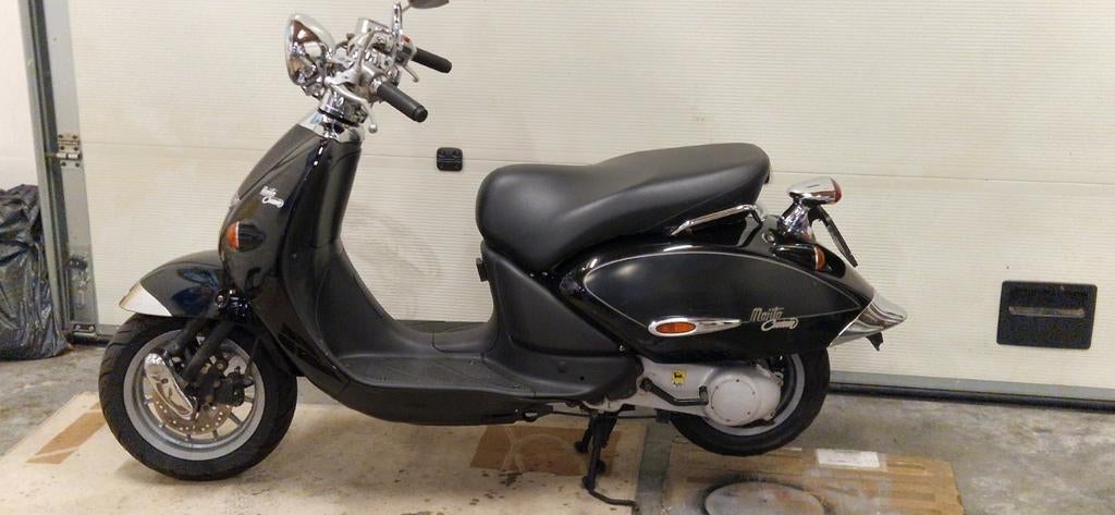 Bromscooter Aprillia- Gele plaat, Ophalen, Zo goed als nieuw
