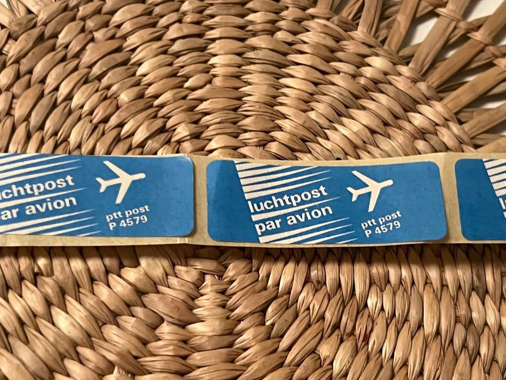 Leuk vintage luchtpostetiketten van de PTT Post. 8 stuks, Ophalen of Verzenden, Overige typen