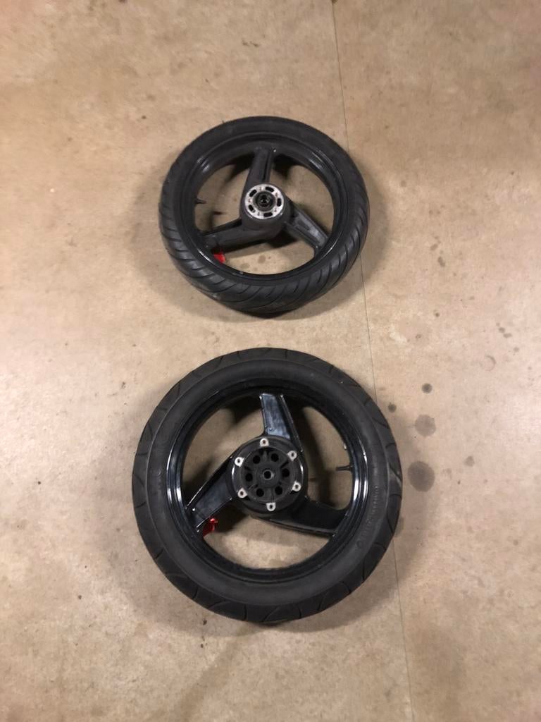 Set wielen voor een Kawasaki GPZ 900 R