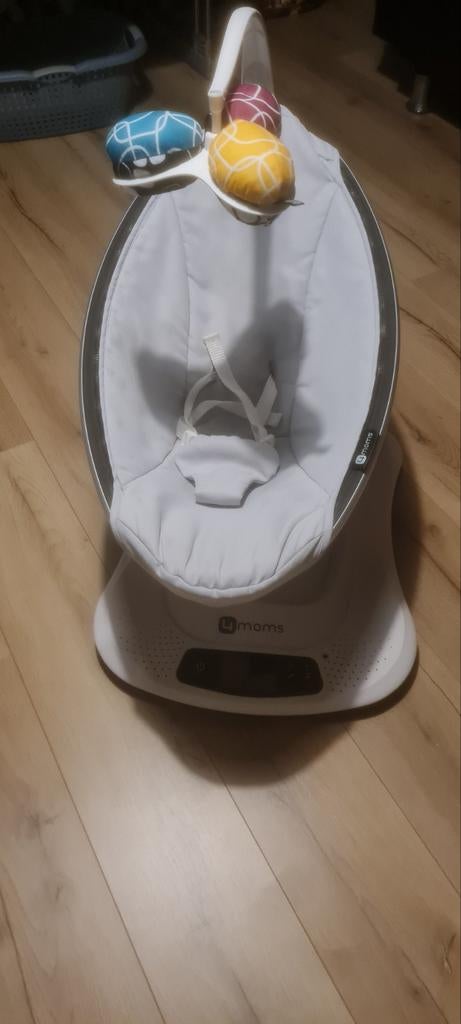 4 moms mamaroo 4, Kinderen en Baby's, Wipstoeltjes, Zo goed als nieuw, Wipstoel, Overige merken, Met gordel(s) of riempje(s), Ophalen of Verzenden