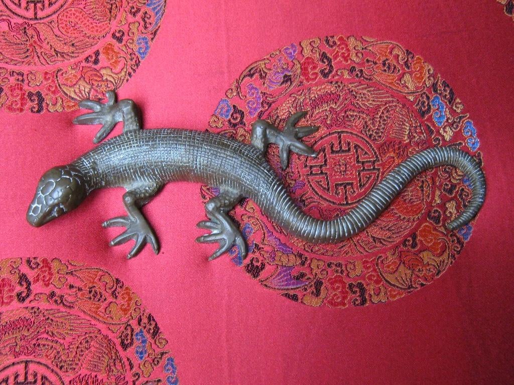 Koperen salamander, Verzenden